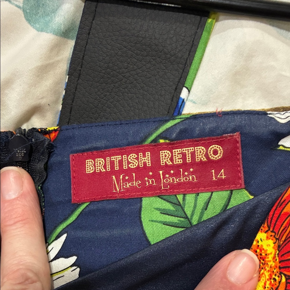 British Retro Dee Dee Floral Dress - Picture 4 of 6